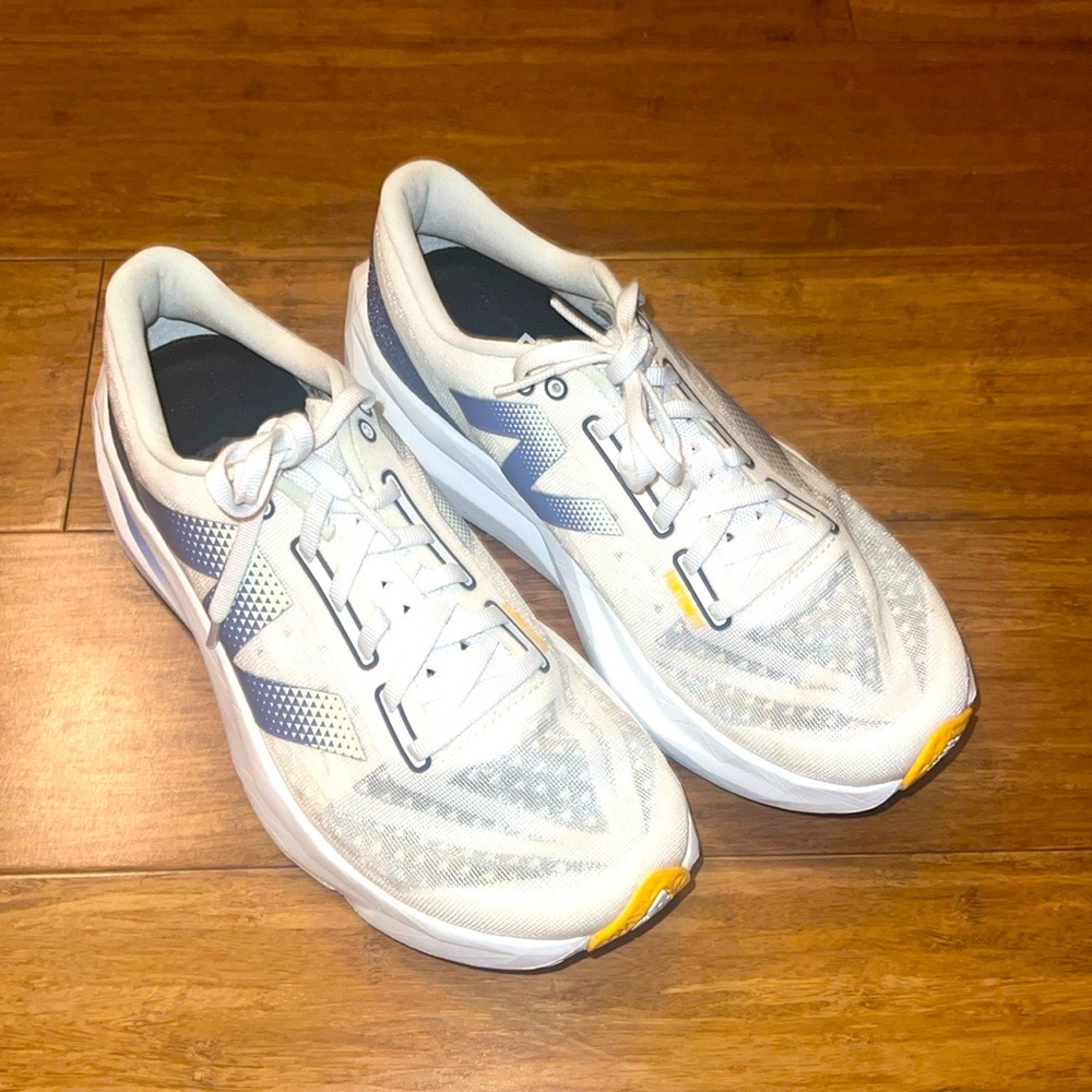 New Balance Women’s Size 9 FuelCell Rebel 4.